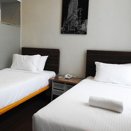 The Riverbank Hotel Куантан Екстериор снимка