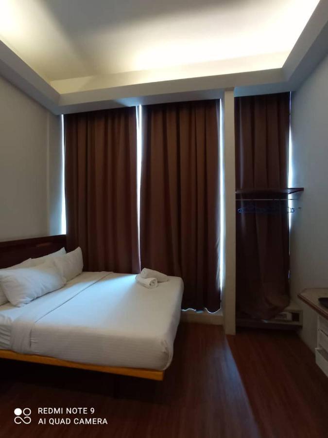 The Riverbank Hotel Куантан Екстериор снимка