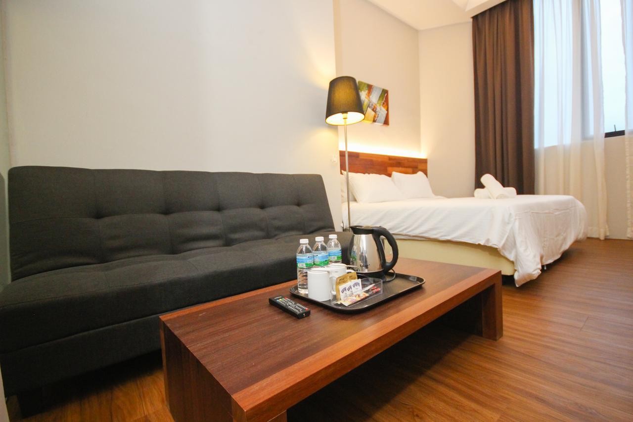 The Riverbank Hotel Куантан Екстериор снимка