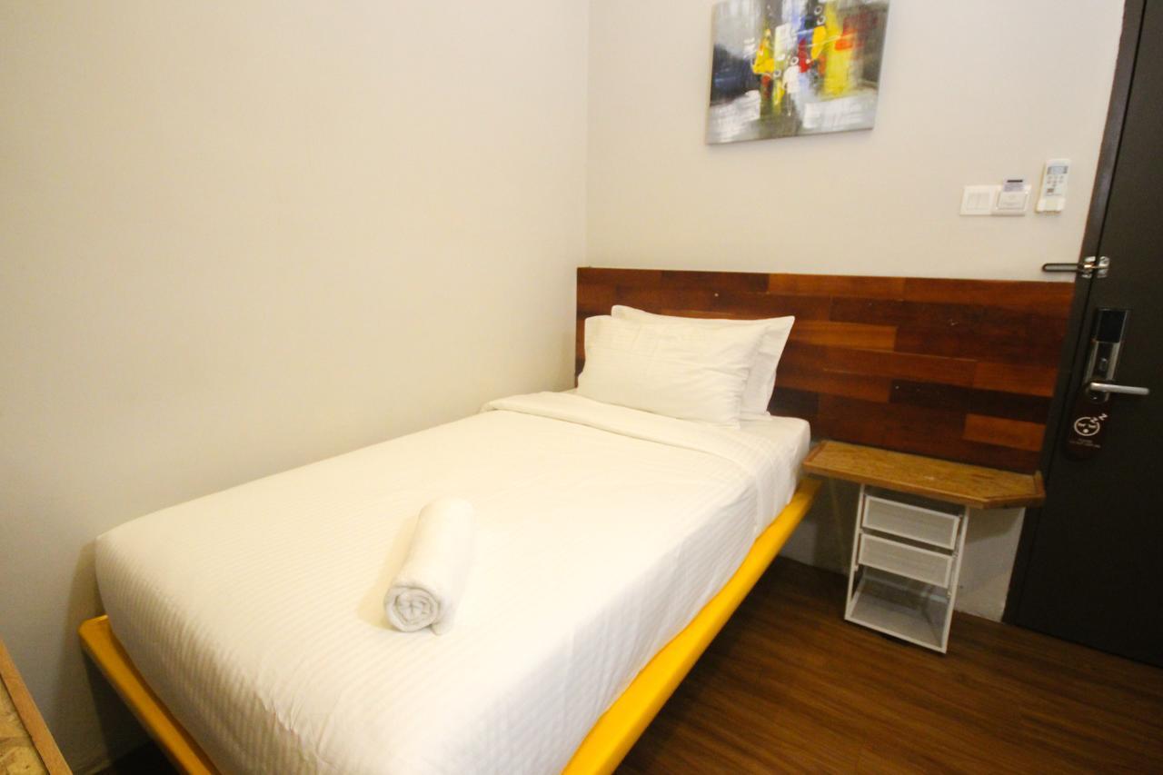 The Riverbank Hotel Куантан Екстериор снимка