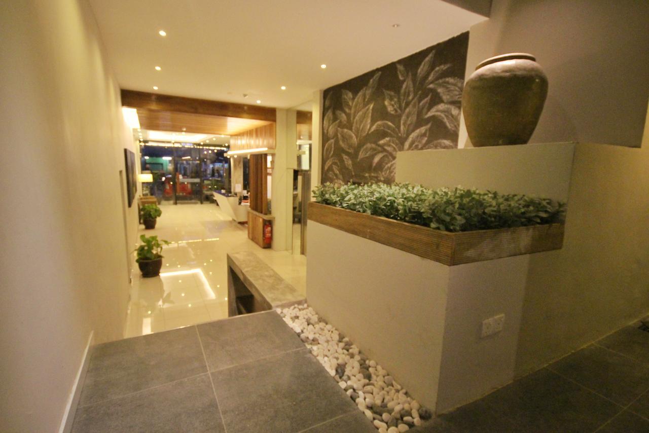 The Riverbank Hotel Куантан Екстериор снимка